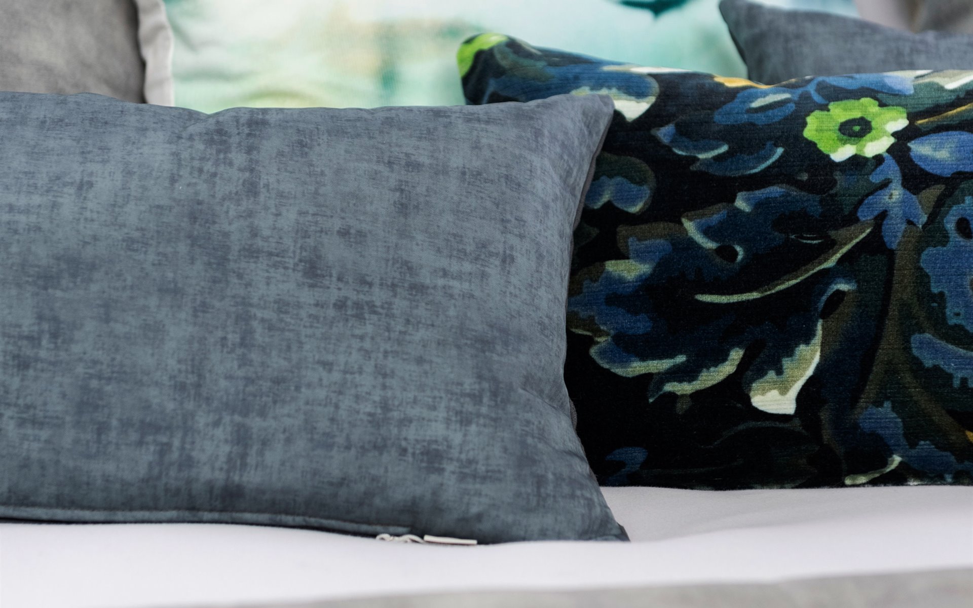 Mrs.Me cushion Interval Deepsea close1